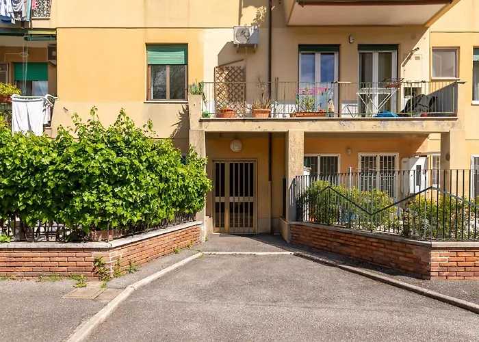 Chic Garden Retreat Colosseo 10 Min Metro B Apartment *